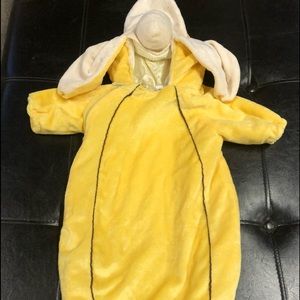Adorable Banana Halloween costume! Size 0-6mths